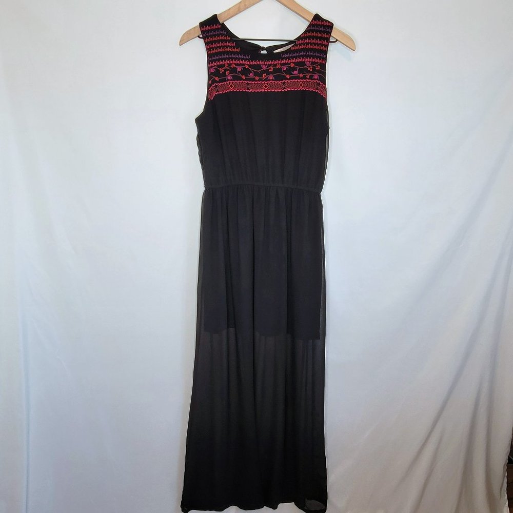 Forever 21 Sleeveless Chiffon with Embroidered Neckline; Black; M